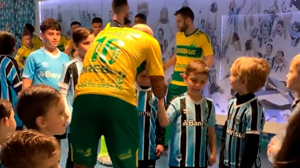 Grêmio elogia atitude de Deyverson do Cuiabá antes do jogo na Arena