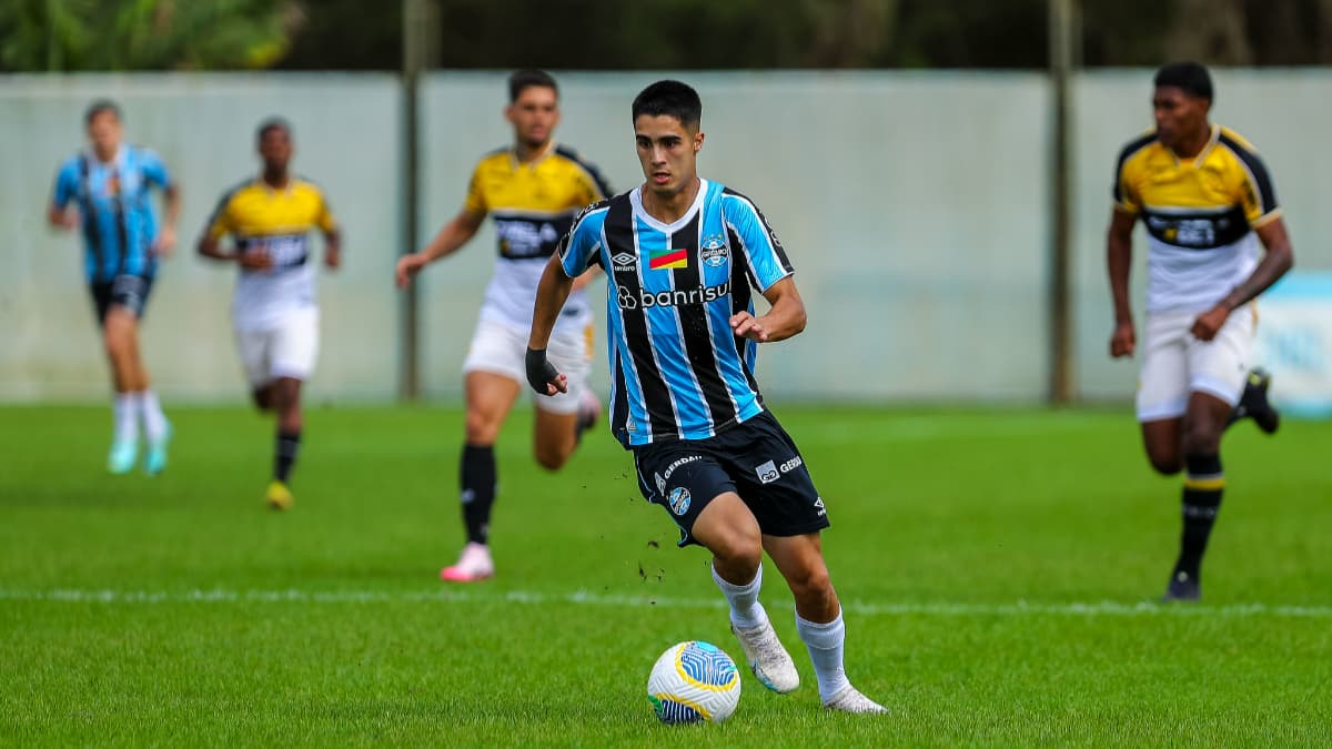 Bruno Cheron, meia da base do Grêmio