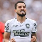 Alex Telles, ex Grêmio, pelo Botafogo