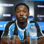 Amuzu em entrevista no Grêmio