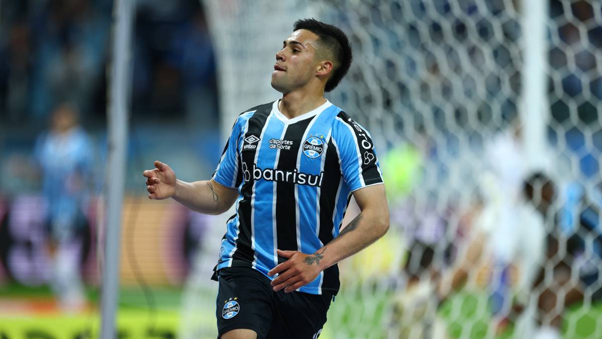 Aravena pelo Grêmio