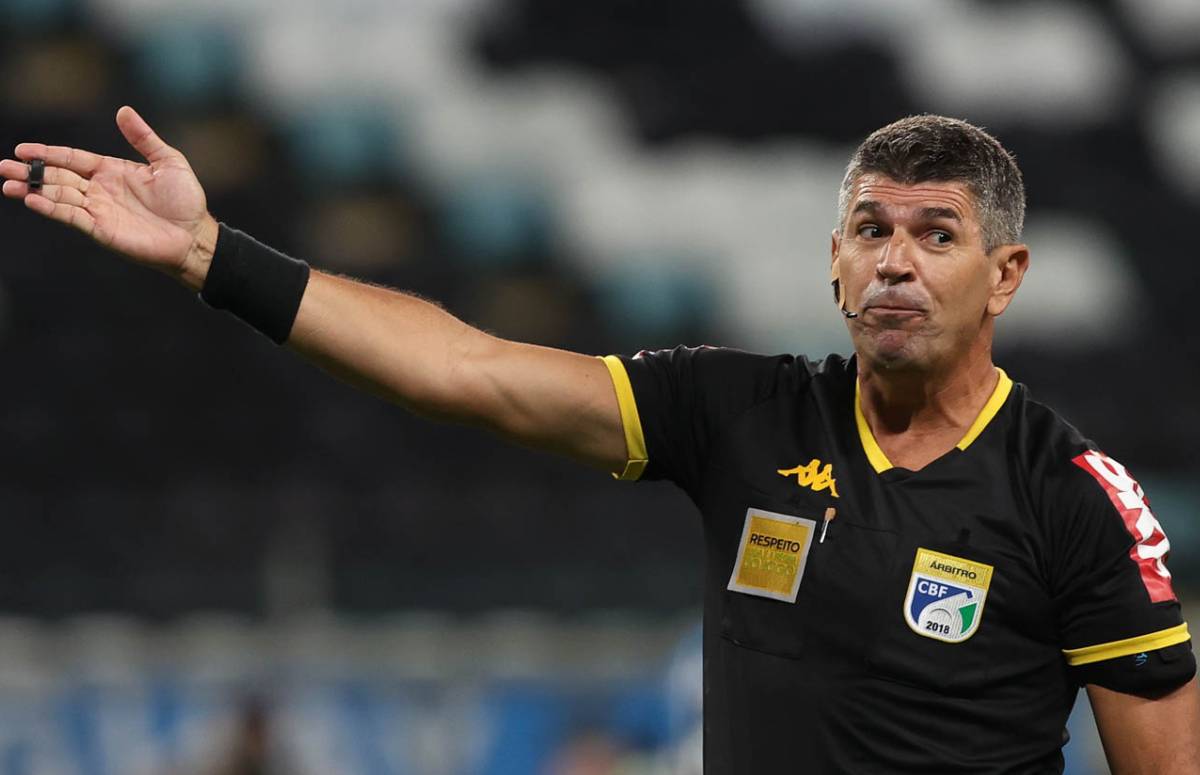 Árbitro Marcelo de Lima Henrique em jogo do Grêmio