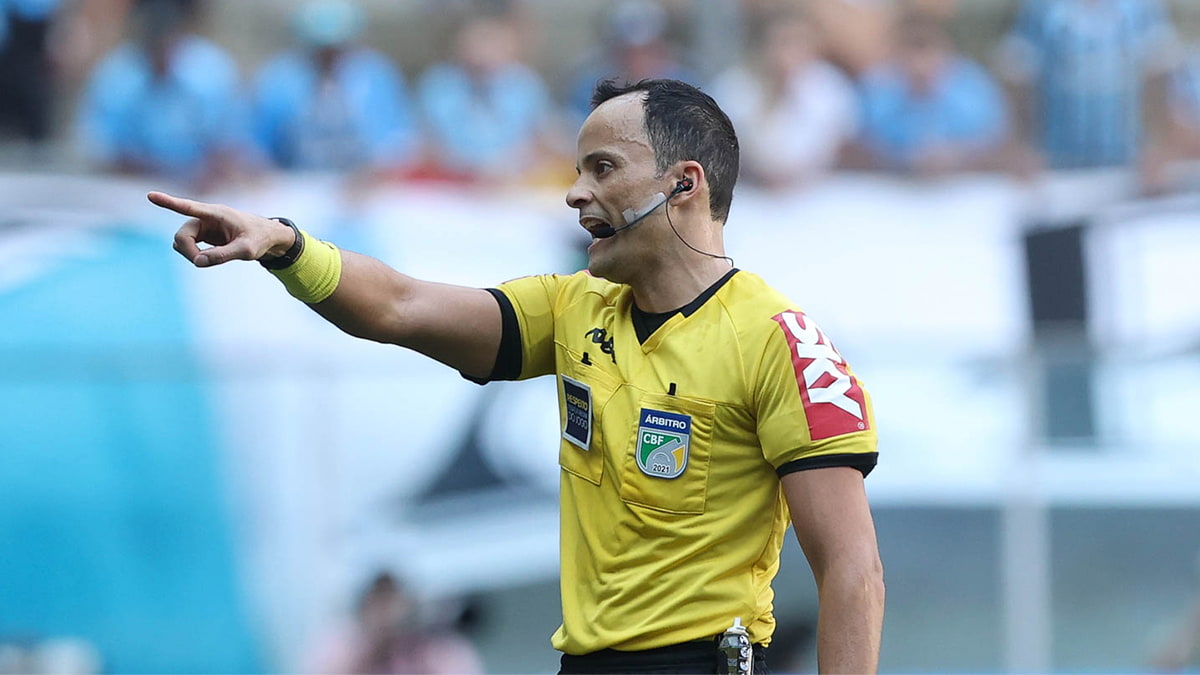 Alvo da torcida do Flamengo após derrota para o Grêmio, Isla