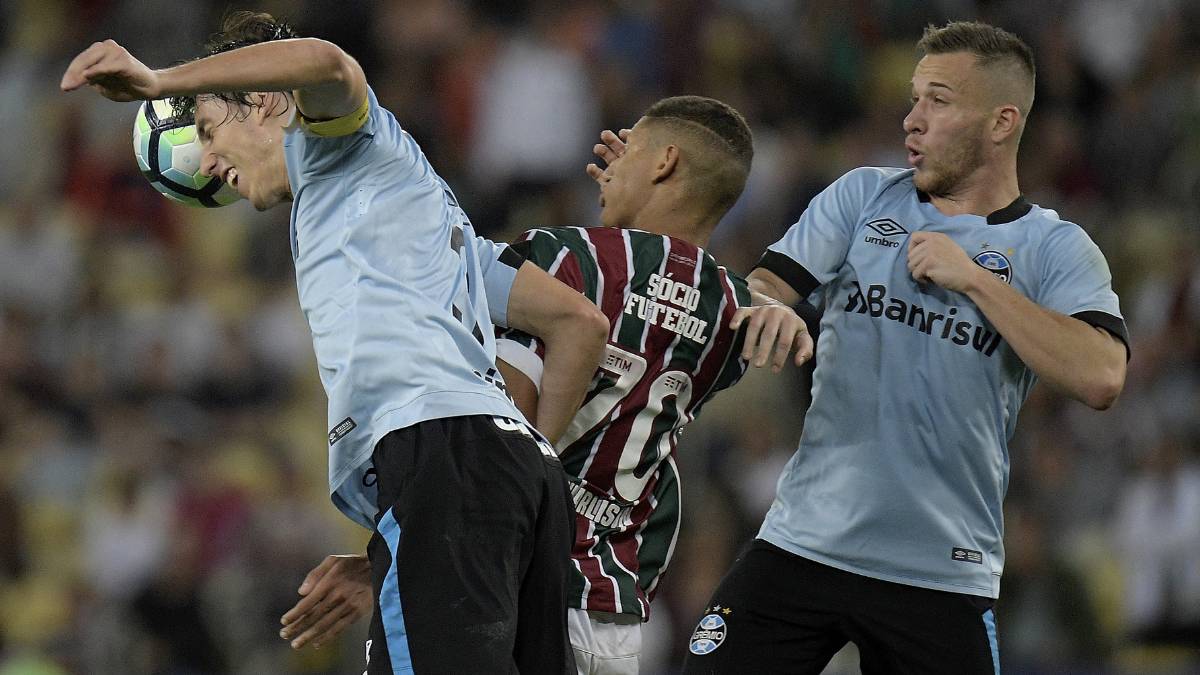 Arthur e Geromel pelo Grêmio