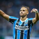 Braithwaite pelo Grêmio