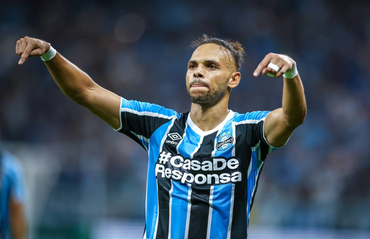 Braithwaite pelo Grêmio