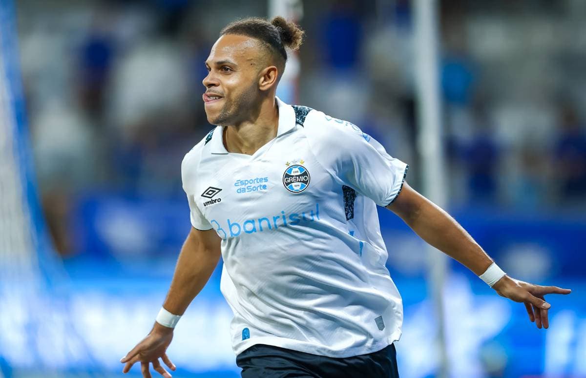 Braithwaite comemora gol pelo Grêmio