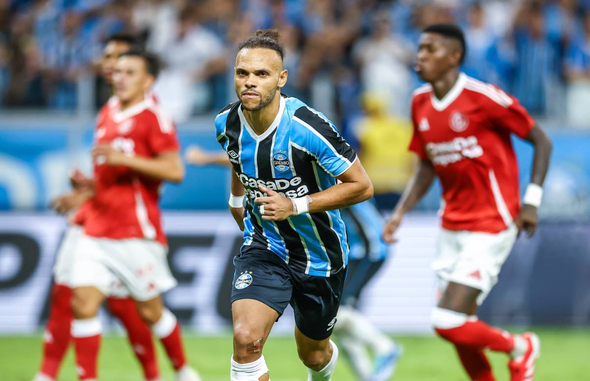 Braithwaite pelo Grêmio