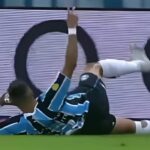 Braithwaite comemora gol pelo Grêmio