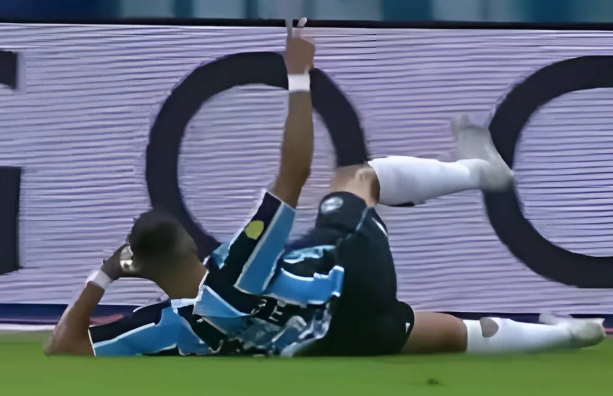 Braithwaite comemora gol pelo Grêmio