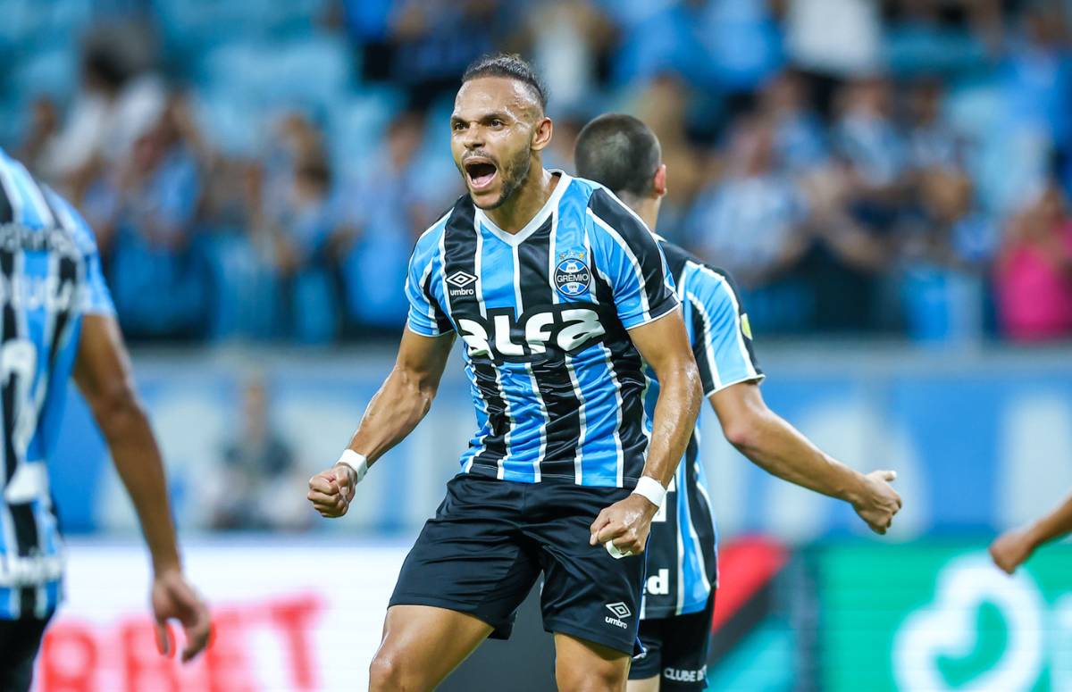 Braithwaite pelo Grêmio