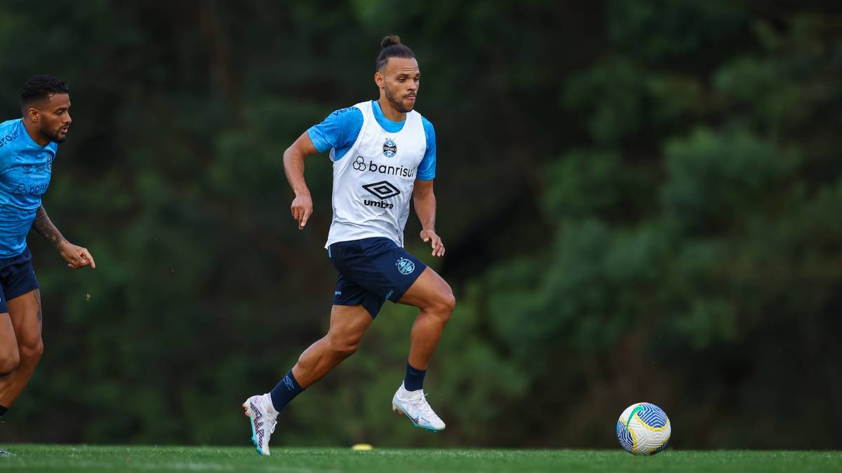 Braithwaite em treino do Grêmio