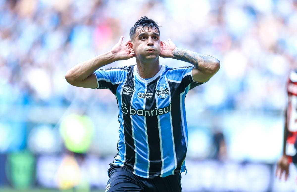 Cristaldo comemora gol pelo Grêmio