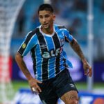 Cristian Olivera comemora gol pelo Grêmio