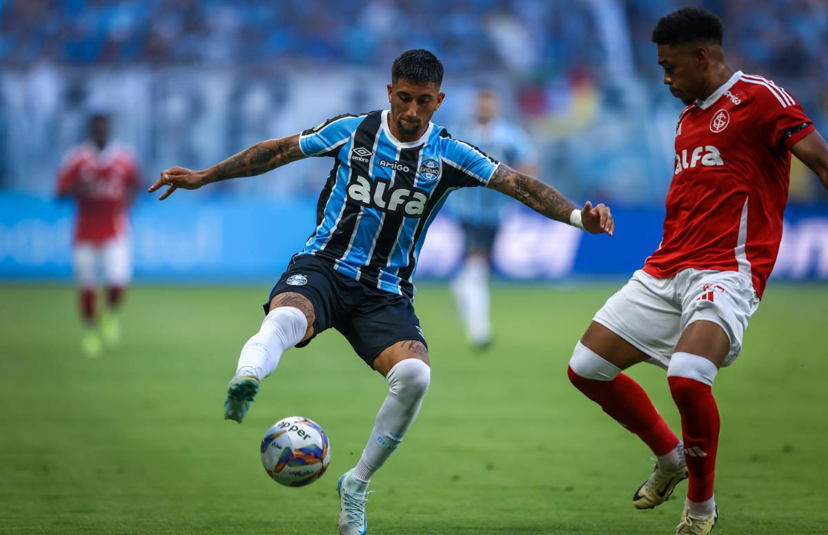 Cristian Olivera em lance de Grêmio x Internacional