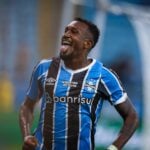 Edenílson pelo Grêmio