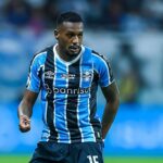 Edenílson pelo Grêmio