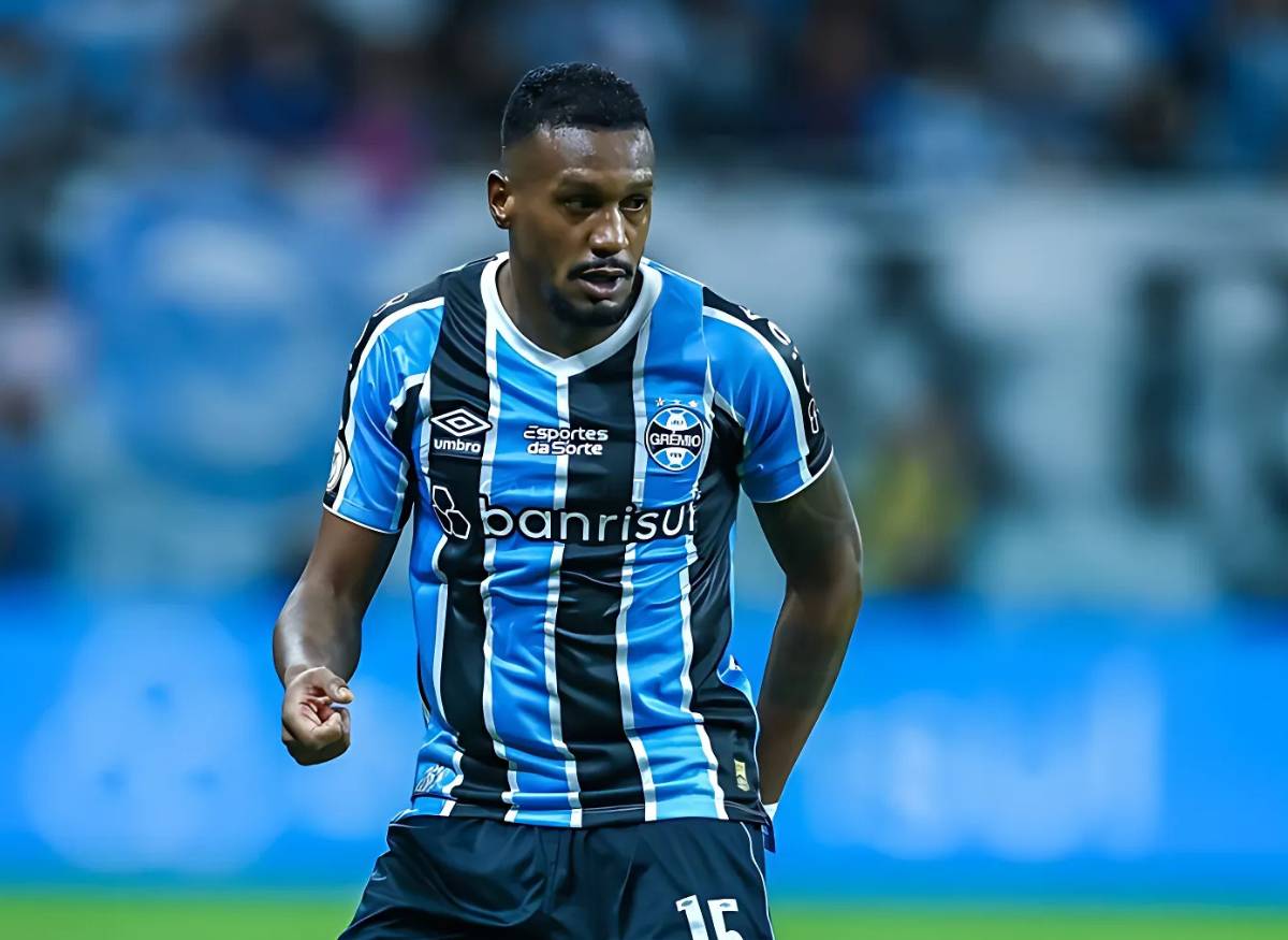 Edenílson pelo Grêmio