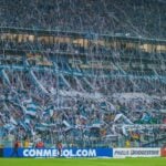 Torcida do Grêmio faz festa com bobinas