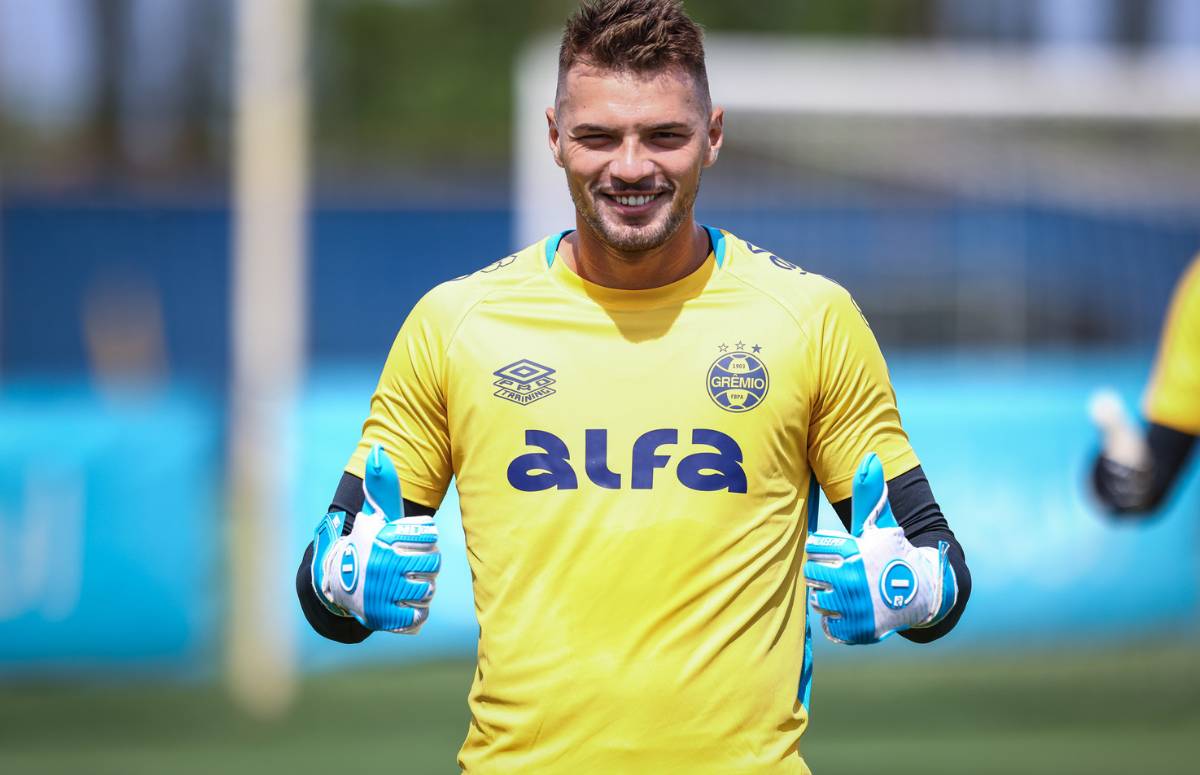 Novo uniforme do Grêmio para goleiro; Gabriel Grando