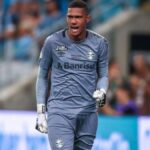 Goleiro Adriel pelo Grêmio