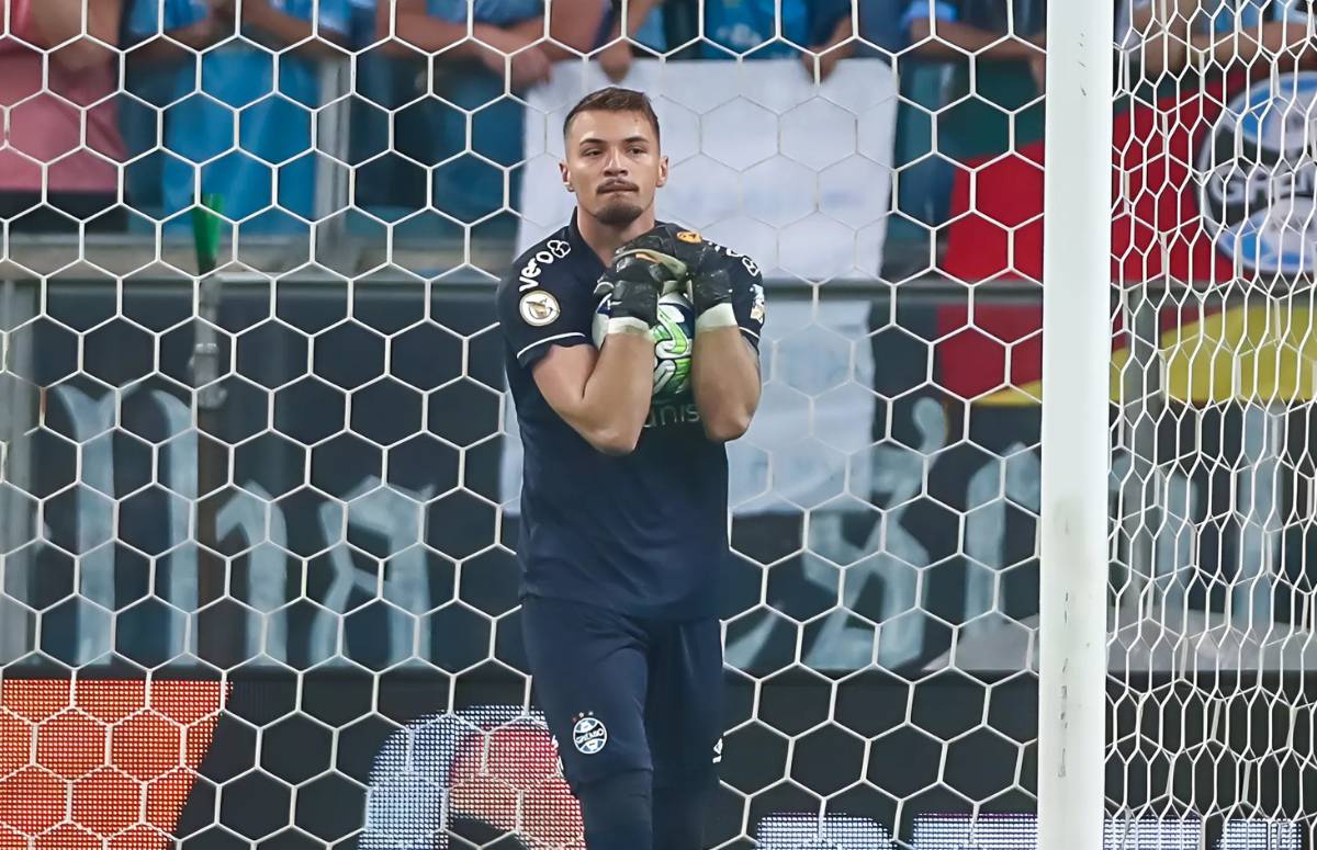 Goleiro Gabriel Grando pelo Grêmio