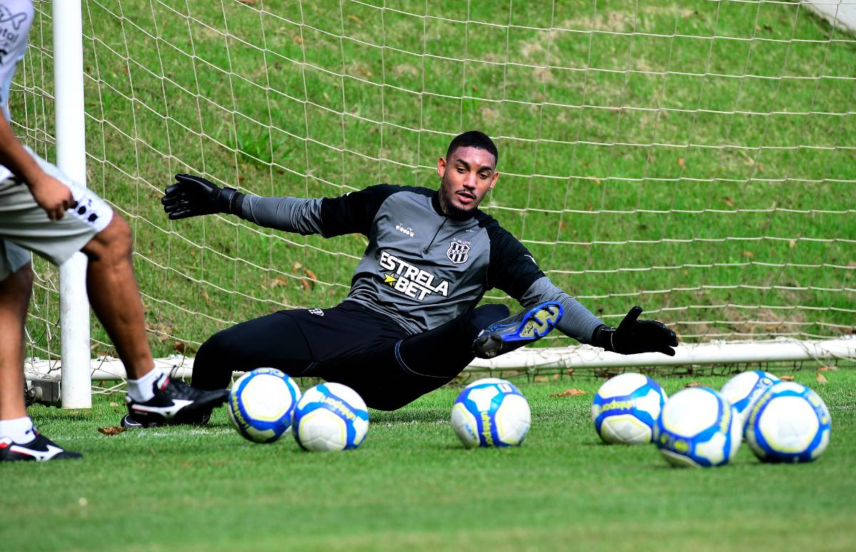 Goleiro Pedro Rocha interessa ao Grêmio