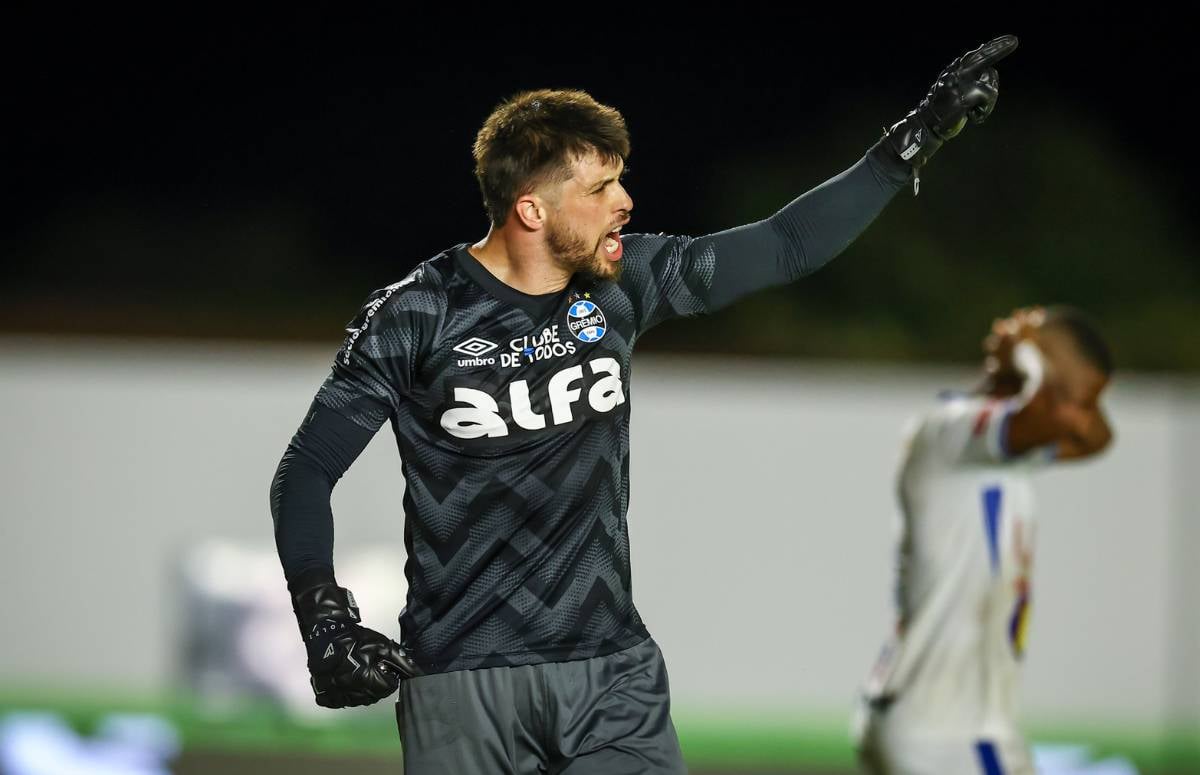 Tiago Volpi em jogo do Grêmio