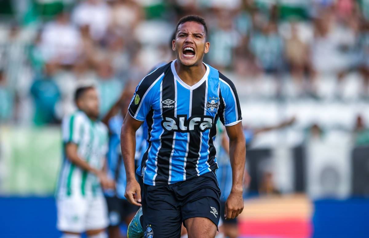 Gustavo Martins pelo Grêmio