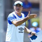 Quinteros em treino do Grêmio