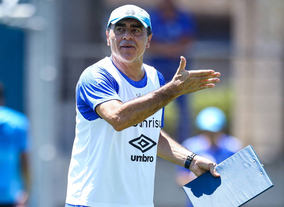 Quinteros em treino do Grêmio