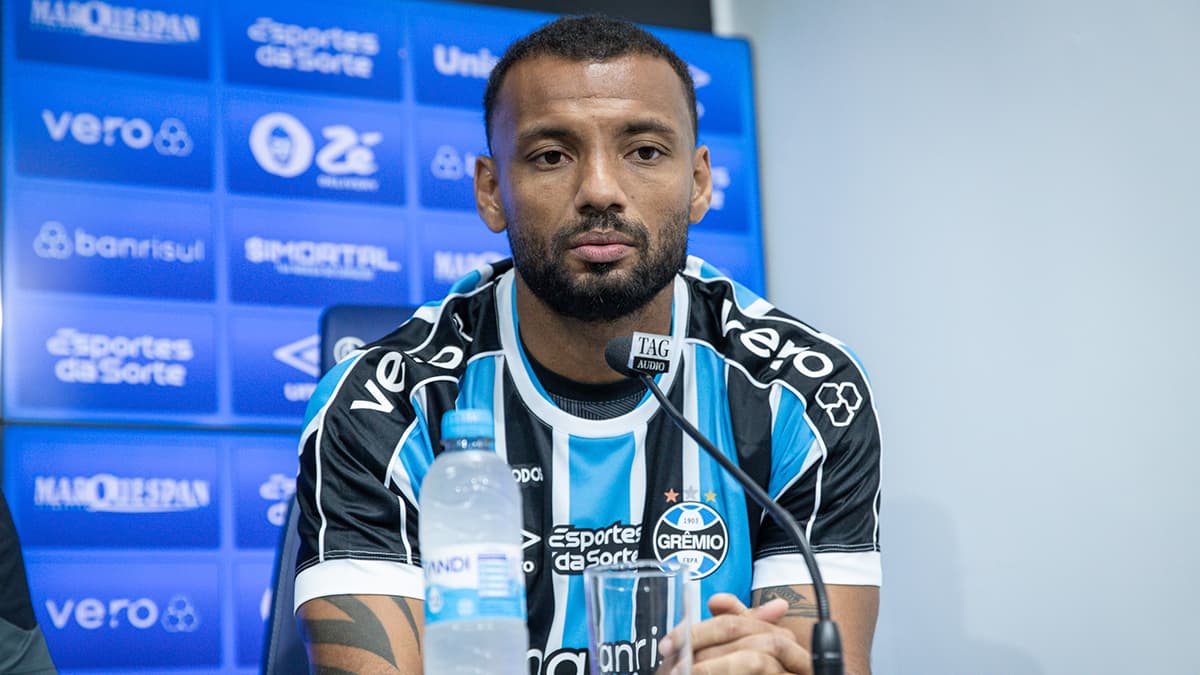 João Pedro Galvão pelo Grêmio