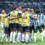 Jogadores do Grêmio comemoram gol