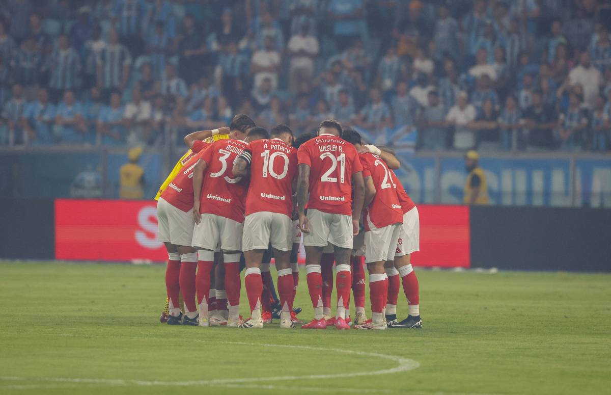 Jogadores do Internacional na Arena do Grêmio