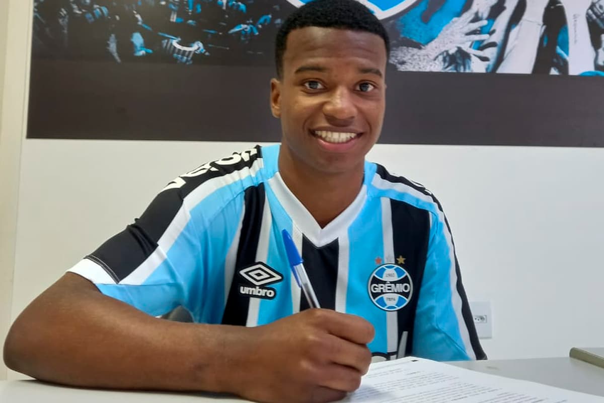 Jovem ex-Riograndense assina contrato com o Grêmio