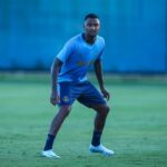 Zagueiro Luan Cândido em treino do Grêmio