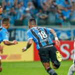 Lucas Barrios comemora gol do Grêmio contra o Botafogo