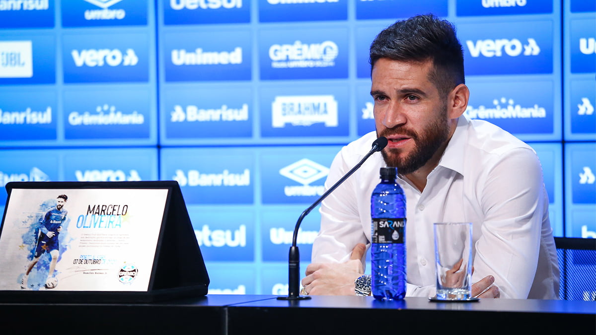 Marcelo Oliveira Comemora Apos Trabalhar Como Auxiliar Tecnico Do Gremio