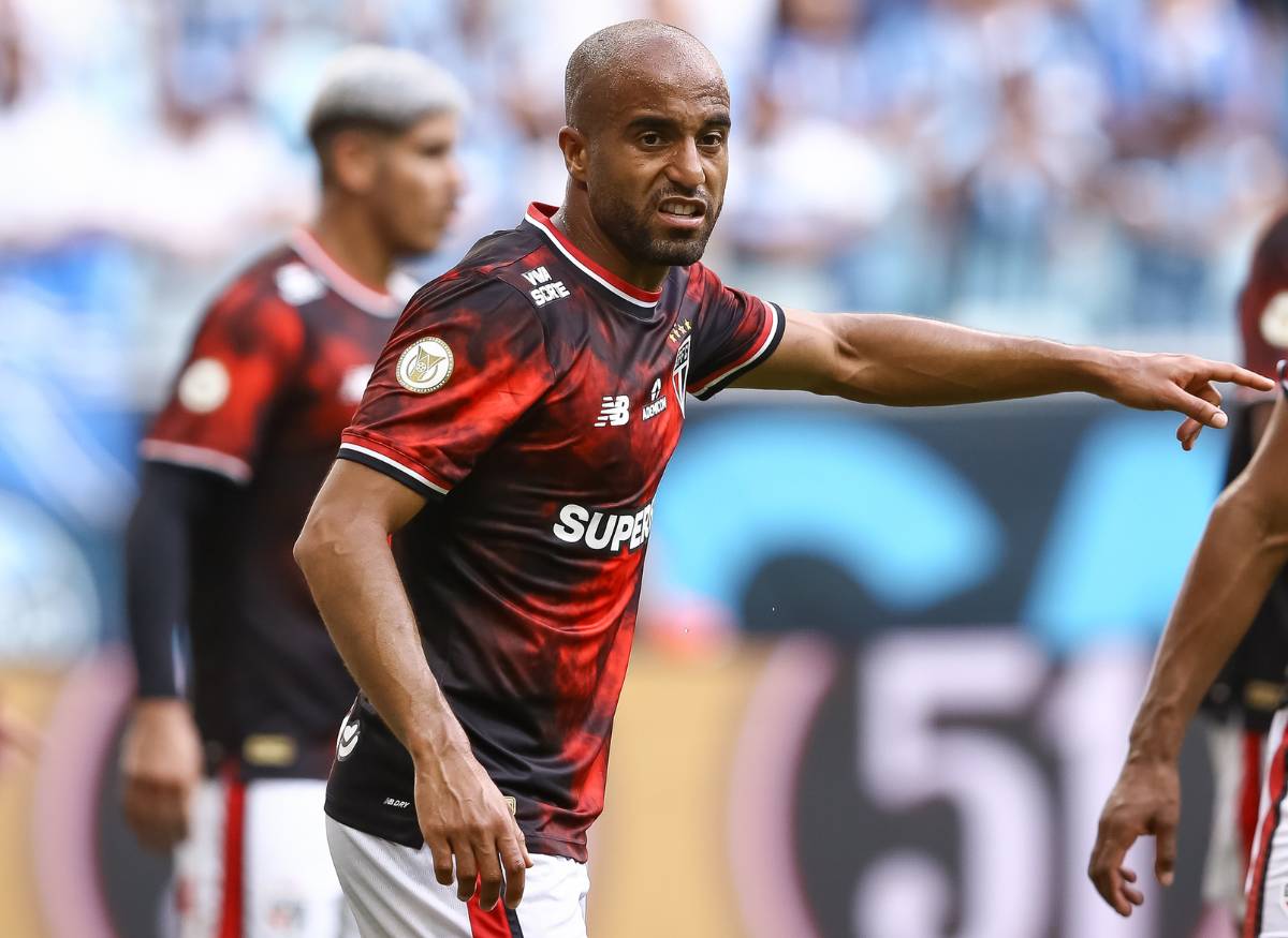 Lucas Moura em jogo contra o Grêmio