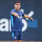 Técnico Gustavo Quinteros em treino do Grêmio