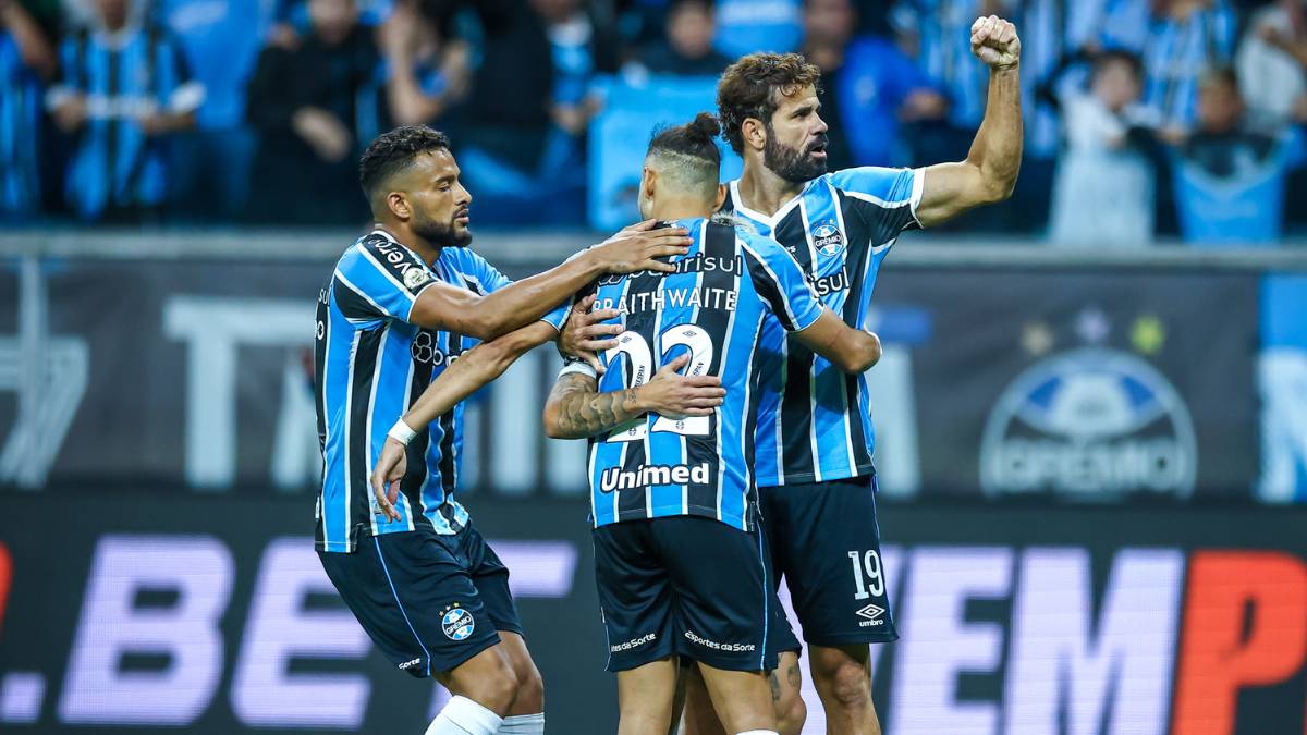 Reinaldo, Braithwaite e Diego Costa pelo Grêmio