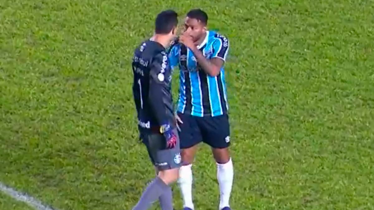 Reinaldo e Marchesín discutem