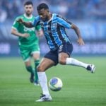 Reinaldo em jogo do Grêmio contra o Juventude em 2024