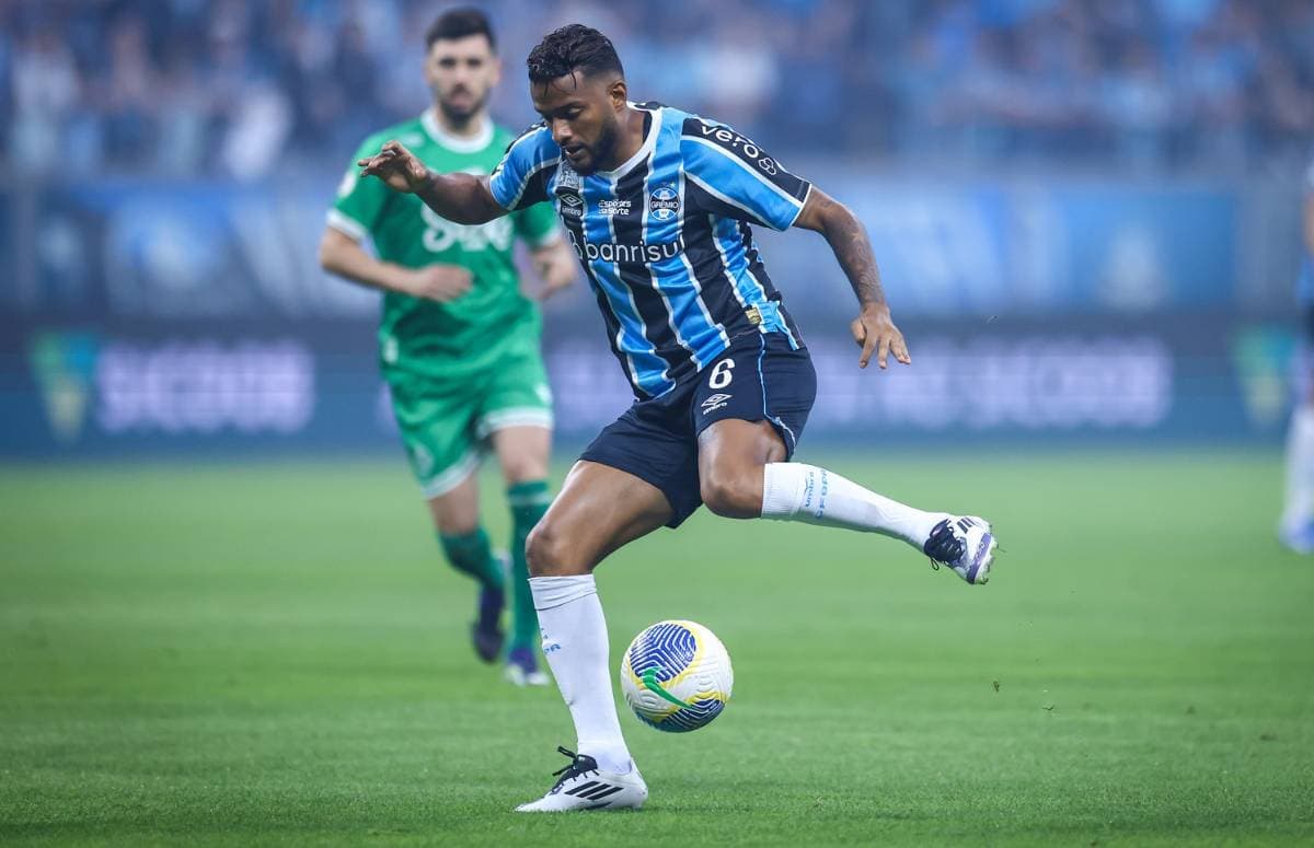 Reinaldo em jogo do Grêmio contra o Juventude em 2024