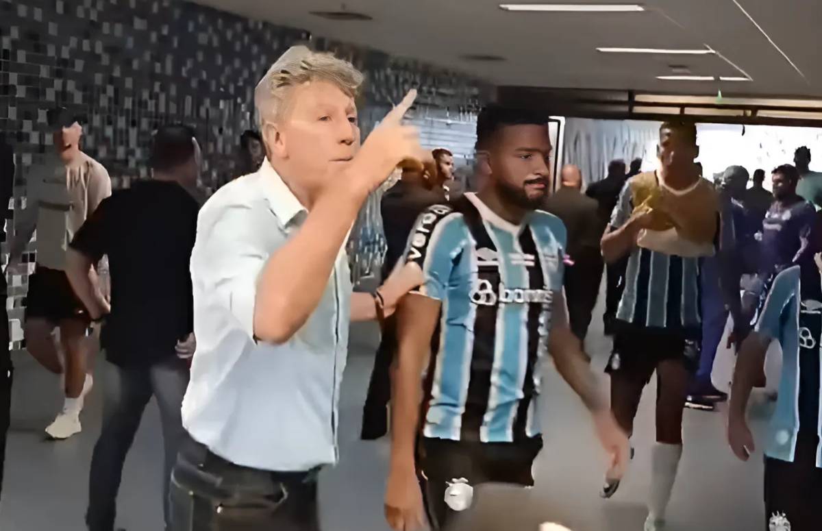 Renato não permite que jogadores deem entrevista após vitória do Grêmio