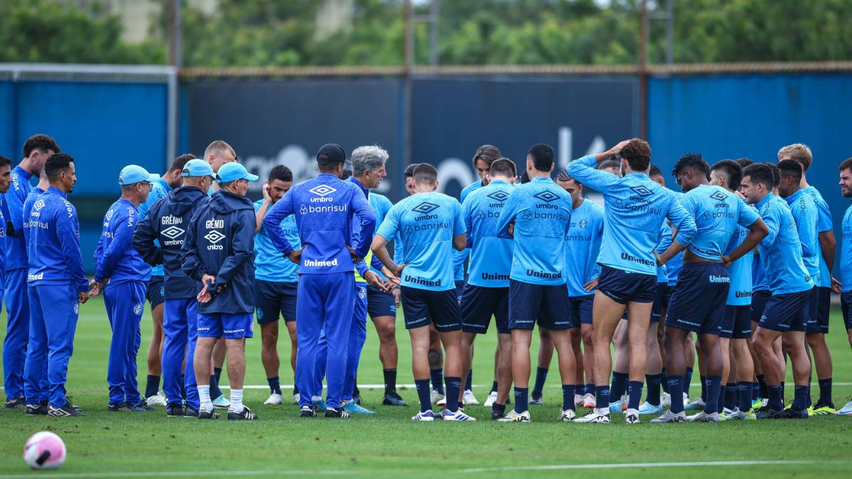 Renato em reunião com jogadores do Grêmio