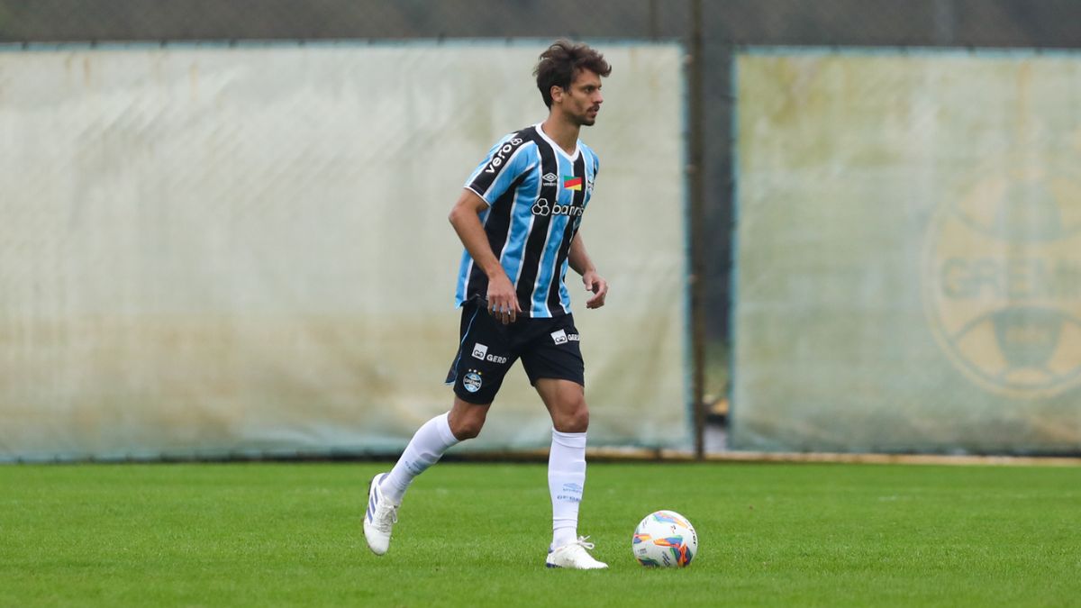 Rodrigo Caio pelo Grêmio