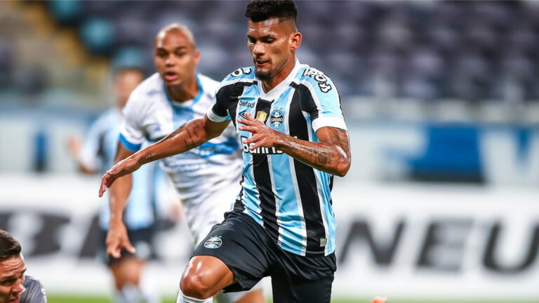 Grêmio recusa oferta de clube europeu pelo zagueiro Rodrigues