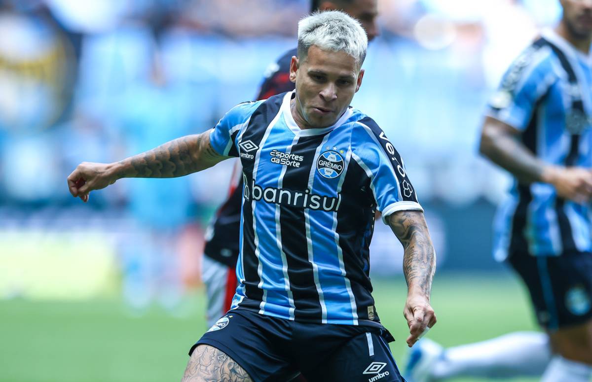 Soteldo pelo Grêmio contra o São Paulo