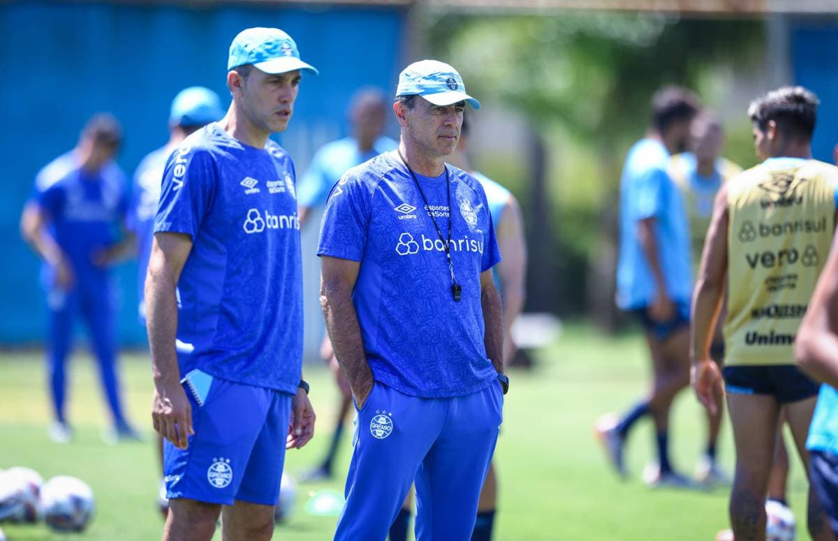 Técnico Gustavo Quinteros pelo Grêmio